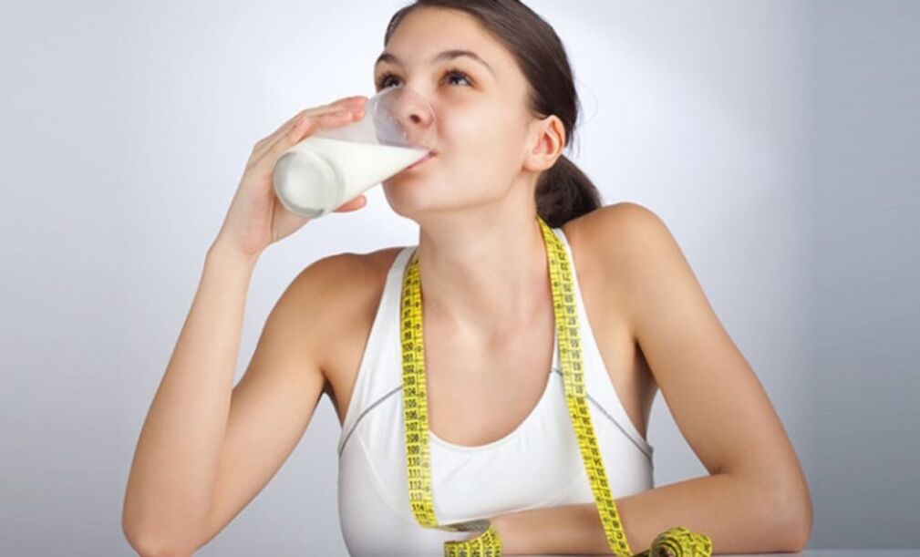 girl drinking kefir to lose weight