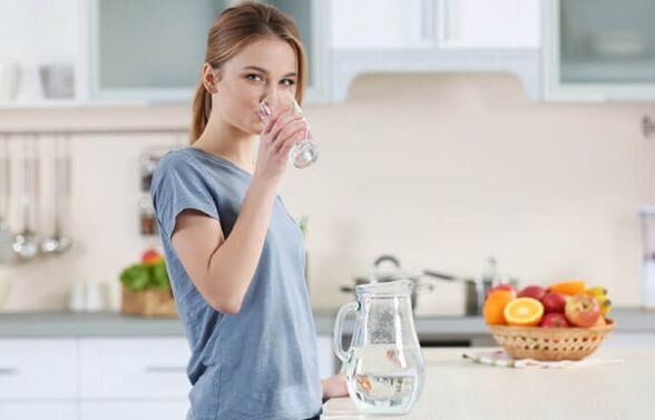 Drink water before meals to lose weight on a lazy diet