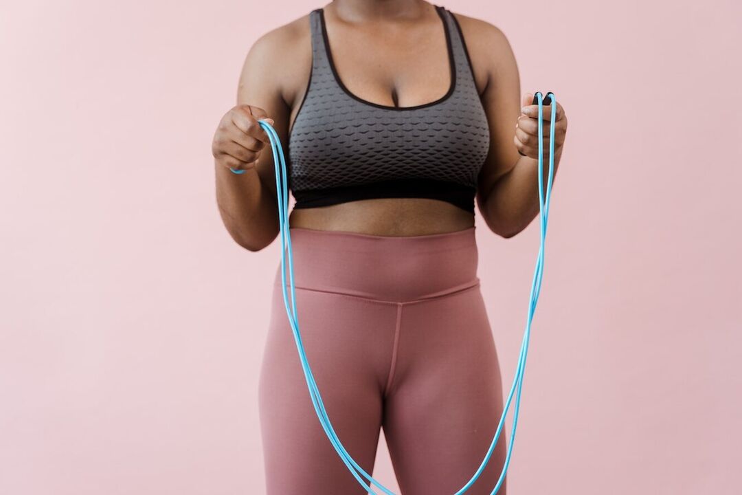 Jumping rope is a cardiovascular exercise that helps you lose weight in the abdominal area